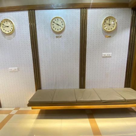 Hotel Bkc Crown - Near Trade Centre, Visa Consulate Мумбай Екстериор снимка