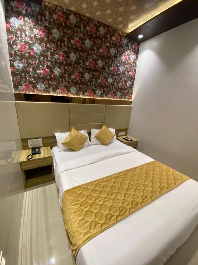 Hotel Bkc Crown - Near Trade Centre, Visa Consulate Мумбай Екстериор снимка