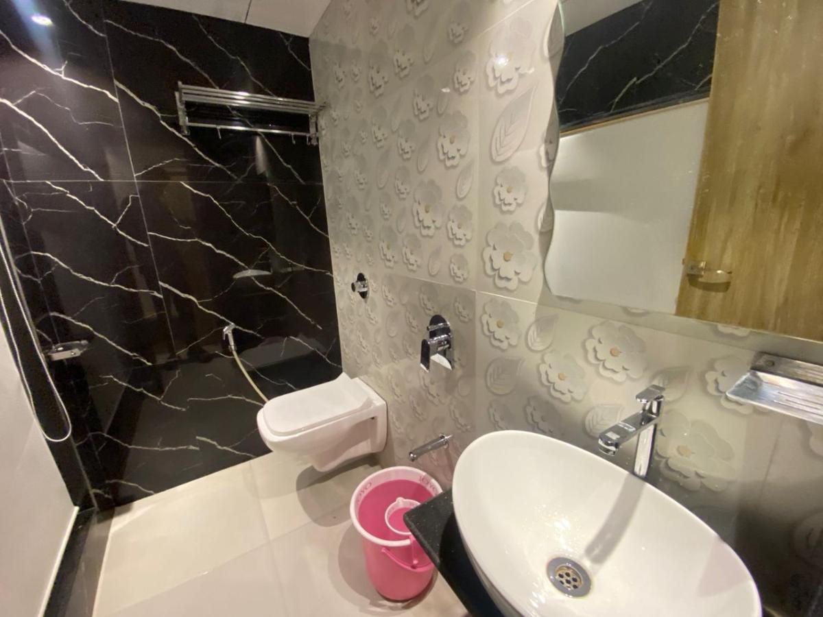 Hotel Bkc Crown - Near Trade Centre, Visa Consulate Мумбай Екстериор снимка
