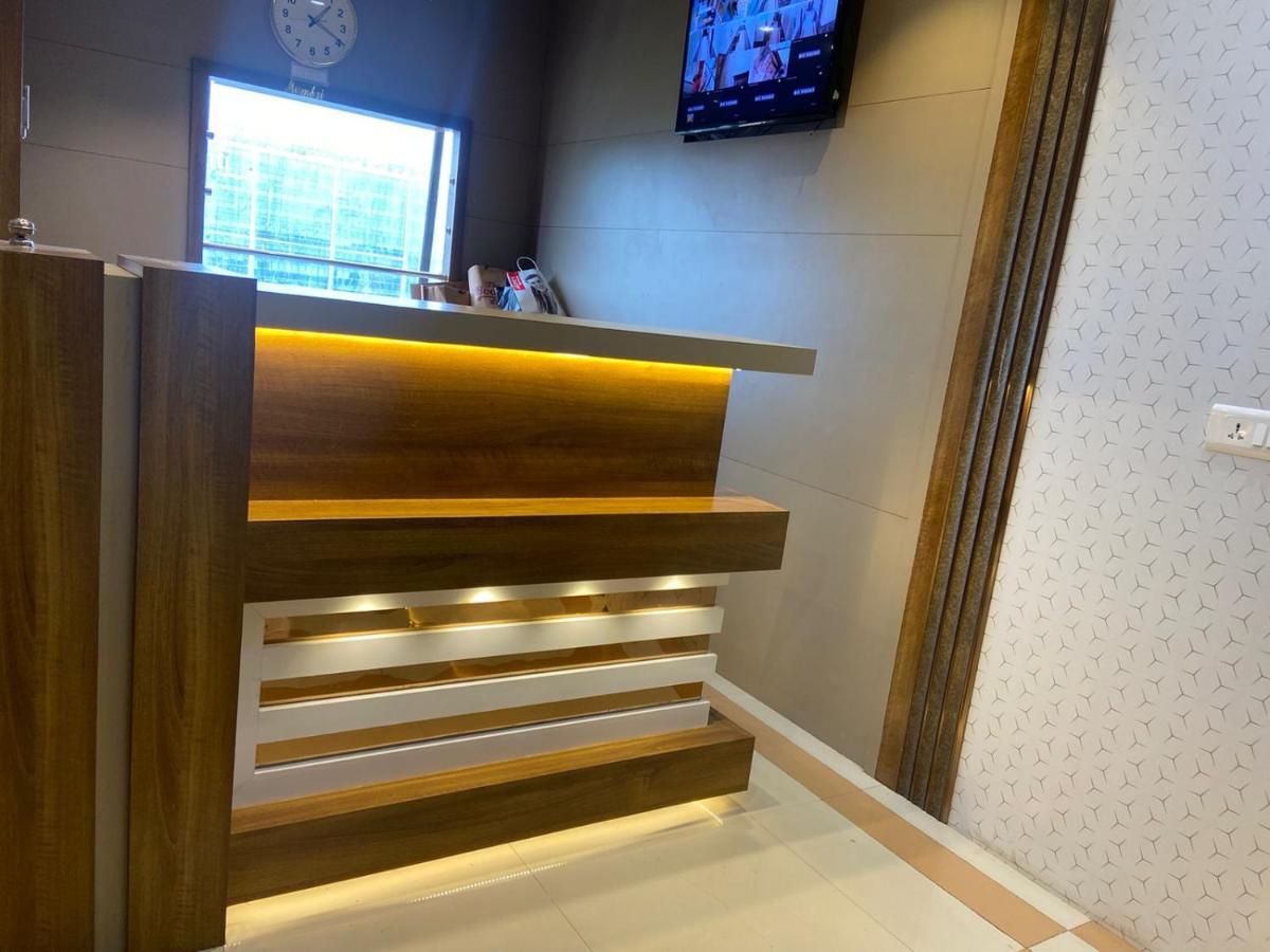 Hotel Bkc Crown - Near Trade Centre, Visa Consulate Мумбай Екстериор снимка
