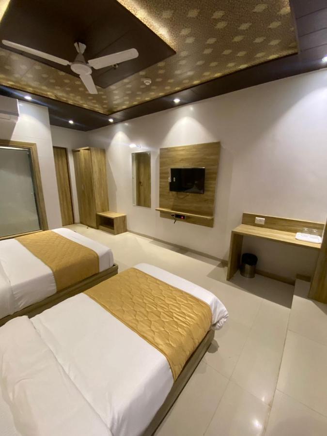 Hotel Bkc Crown - Near Trade Centre, Visa Consulate Мумбай Екстериор снимка
